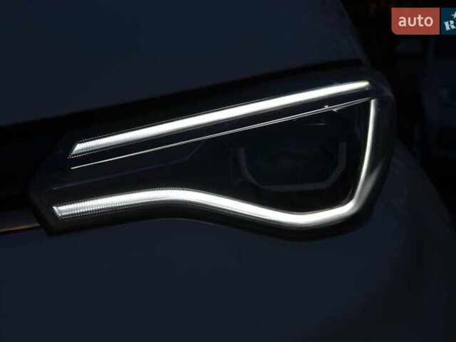 Белый Рено Зое, объемом двигателя 0 л и пробегом 50 тыс. км за 13999 $, фото 41 на Automoto.ua