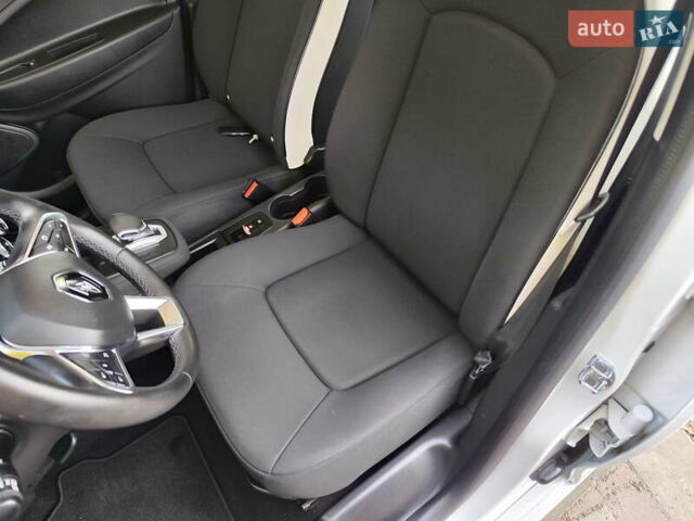 Белый Рено Зое, объемом двигателя 0 л и пробегом 53 тыс. км за 12300 $, фото 10 на Automoto.ua
