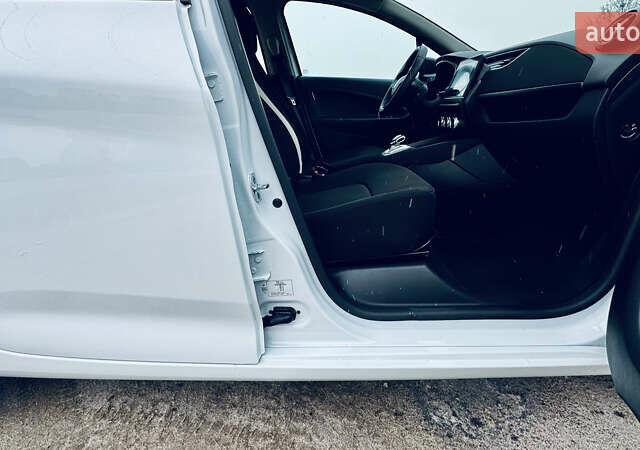 Білий Рено Зое, об'ємом двигуна 0 л та пробігом 59 тис. км за 12800 $, фото 16 на Automoto.ua