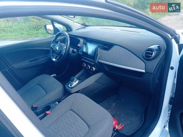 Белый Рено Зое, объемом двигателя 0 л и пробегом 110 тыс. км за 11625 $, фото 13 на Automoto.ua