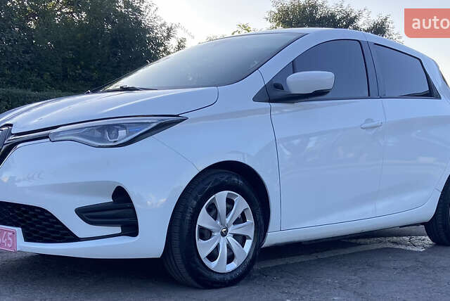 Белый Рено Зое, объемом двигателя 0 л и пробегом 125 тыс. км за 11500 $, фото 1 на Automoto.ua