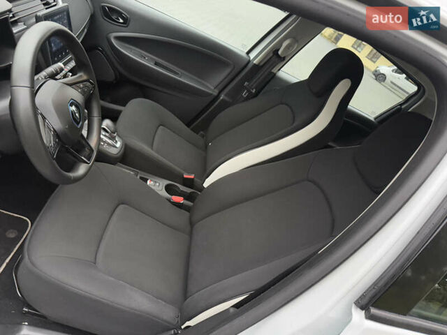 Белый Рено Зое, объемом двигателя 0 л и пробегом 80 тыс. км за 12450 $, фото 15 на Automoto.ua