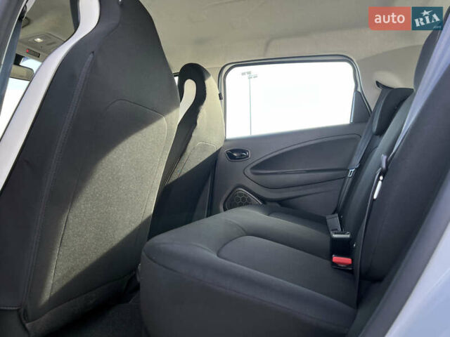 Белый Рено Зое, объемом двигателя 0 л и пробегом 37 тыс. км за 12931 $, фото 24 на Automoto.ua