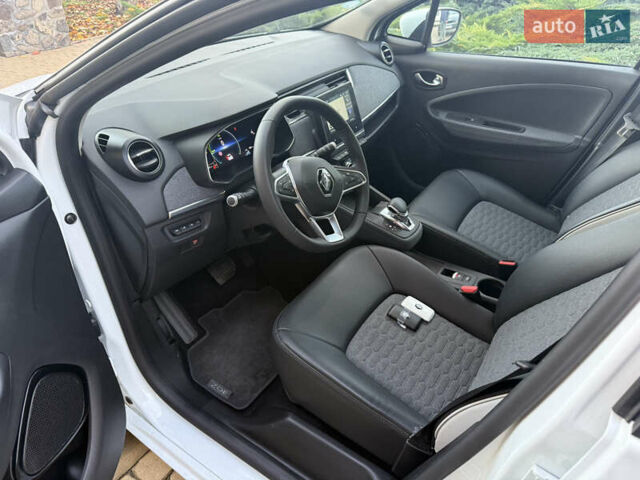 Белый Рено Зое, объемом двигателя 0 л и пробегом 7 тыс. км за 13250 $, фото 7 на Automoto.ua