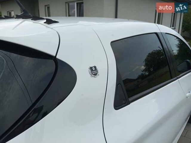 Белый Рено Зое, объемом двигателя 0 л и пробегом 58 тыс. км за 12300 $, фото 1 на Automoto.ua