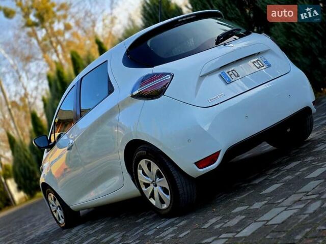 Белый Рено Зое, объемом двигателя 0 л и пробегом 57 тыс. км за 12700 $, фото 12 на Automoto.ua