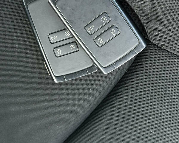 Белый Рено Зое, объемом двигателя 0 л и пробегом 21 тыс. км за 12100 $, фото 36 на Automoto.ua