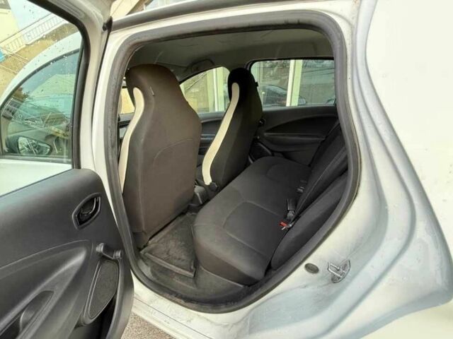 Білий Рено Зое, об'ємом двигуна 0 л та пробігом 157 тис. км за 9990 $, фото 17 на Automoto.ua