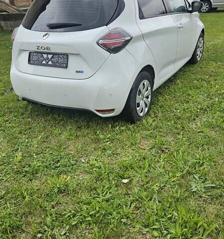 Белый Рено Зое, объемом двигателя 0 л и пробегом 51 тыс. км за 13300 $, фото 9 на Automoto.ua