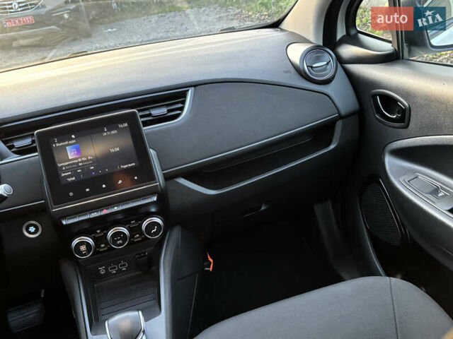 Белый Рено Зое, объемом двигателя 0 л и пробегом 29 тыс. км за 11999 $, фото 20 на Automoto.ua