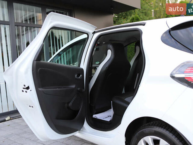 Белый Рено Зое, объемом двигателя 0 л и пробегом 23 тыс. км за 14800 $, фото 82 на Automoto.ua