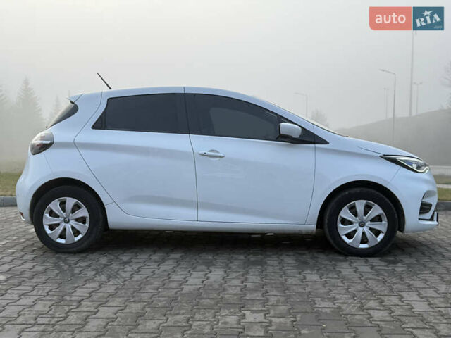 Белый Рено Зое, объемом двигателя 0 л и пробегом 68 тыс. км за 11400 $, фото 8 на Automoto.ua