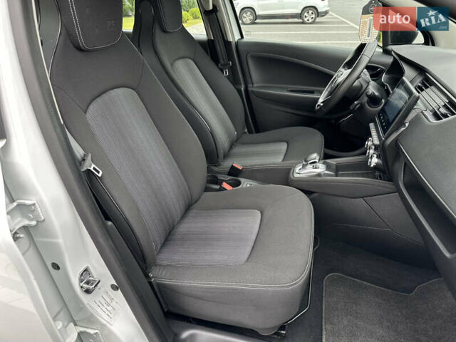 Рено Зое 2021 в Мукачеве на Automoto.ua Белый Рено Зое, объемом двигателя 0 л и пробегом 81 тыс. км за 11999 $, фото 39 на Automoto.ua