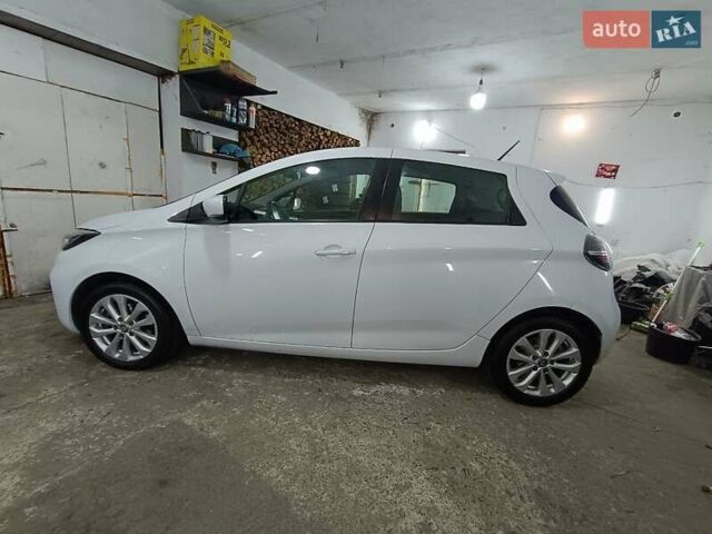 Белый Рено Зое, объемом двигателя 0 л и пробегом 102 тыс. км за 10999 $, фото 2 на Automoto.ua