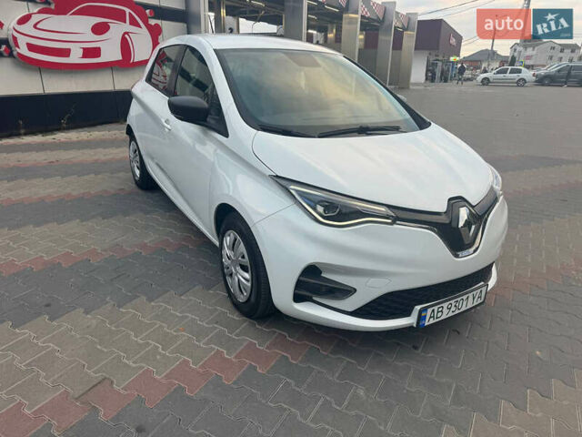 Белый Рено Зое, объемом двигателя 0 л и пробегом 38 тыс. км за 11900 $, фото 2 на Automoto.ua
