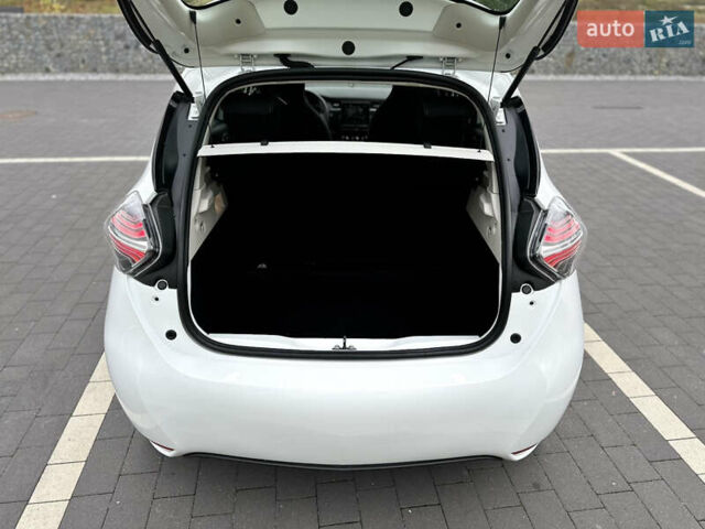 Рено Зое 2021 в Мукачеве на Automoto.ua Белый Рено Зое, объемом двигателя 0 л и пробегом 81 тыс. км за 11999 $, фото 54 на Automoto.ua