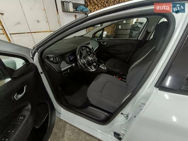 Белый Рено Зое, объемом двигателя 0 л и пробегом 102 тыс. км за 10999 $, фото 9 на Automoto.ua