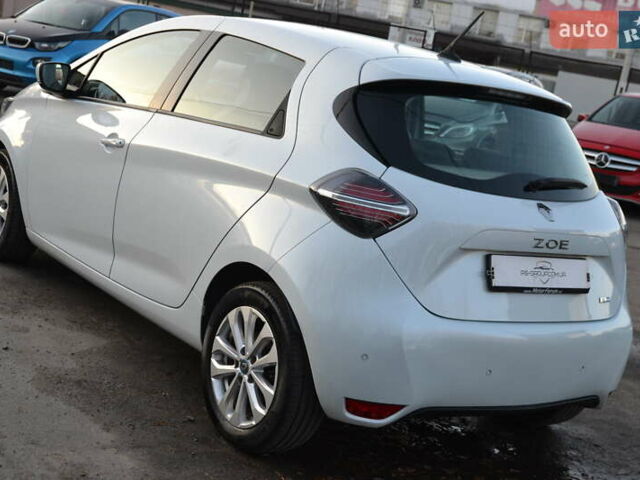Белый Рено Зое, объемом двигателя 0 л и пробегом 50 тыс. км за 13999 $, фото 9 на Automoto.ua