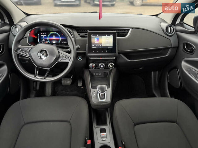 Белый Рено Зое, объемом двигателя 0 л и пробегом 85 тыс. км за 10999 $, фото 21 на Automoto.ua