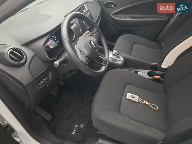 Белый Рено Зое, объемом двигателя 0 л и пробегом 123 тыс. км за 10999 $, фото 21 на Automoto.ua