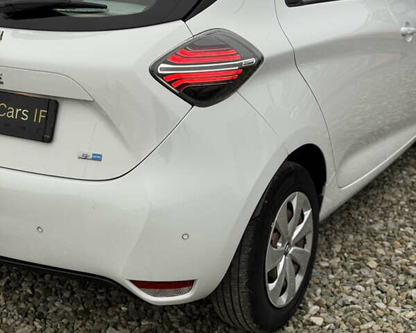 Белый Рено Зое, объемом двигателя 0 л и пробегом 74 тыс. км за 12300 $, фото 38 на Automoto.ua