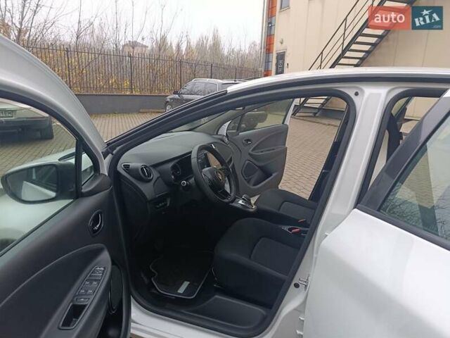 Белый Рено Зое, объемом двигателя 0 л и пробегом 82 тыс. км за 11600 $, фото 13 на Automoto.ua