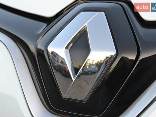 Белый Рено Зое, объемом двигателя 0 л и пробегом 50 тыс. км за 13999 $, фото 42 на Automoto.ua