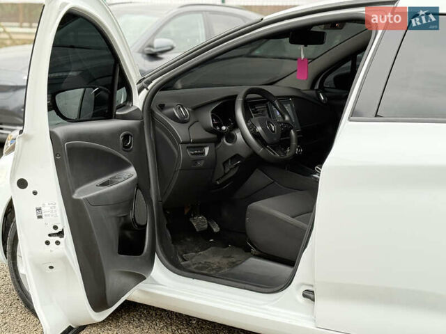 Белый Рено Зое, объемом двигателя 0 л и пробегом 85 тыс. км за 10999 $, фото 30 на Automoto.ua
