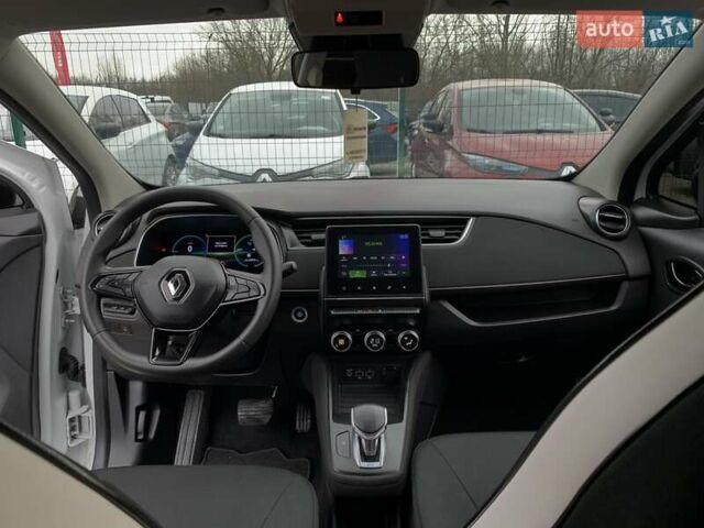 Білий Рено Зое, об'ємом двигуна 0 л та пробігом 124 тис. км за 11955 $, фото 37 на Automoto.ua