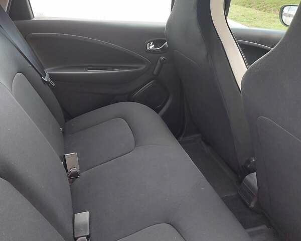 Белый Рено Зое, объемом двигателя 0 л и пробегом 59 тыс. км за 11199 $, фото 17 на Automoto.ua
