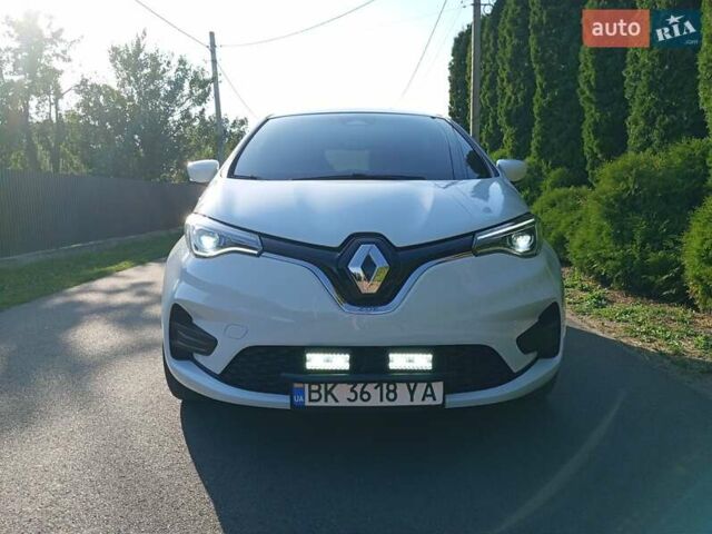Белый Рено Зое, объемом двигателя 0 л и пробегом 58 тыс. км за 12300 $, фото 11 на Automoto.ua