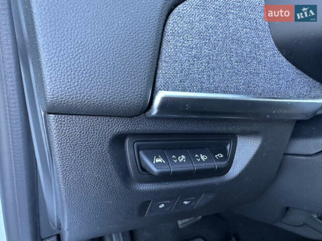 Белый Рено Зое, объемом двигателя 0 л и пробегом 81 тыс. км за 14200 $, фото 17 на Automoto.ua