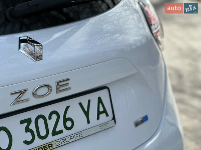 Белый Рено Зое, объемом двигателя 0 л и пробегом 25 тыс. км за 12300 $, фото 40 на Automoto.ua