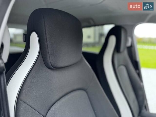 Рено Зое 2021 в Дрогобыче на Automoto.ua Белый Рено Зое, объемом двигателя 0 л и пробегом 55 тыс. км за 12900 $, фото 49 на Automoto.ua