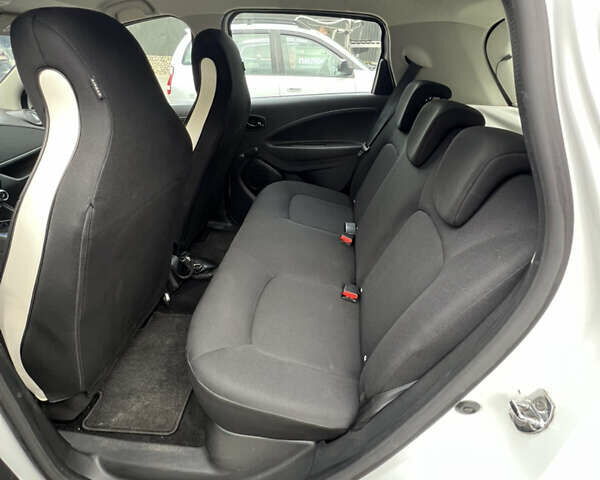 Білий Рено Зое, об'ємом двигуна 0 л та пробігом 150 тис. км за 10900 $, фото 3 на Automoto.ua