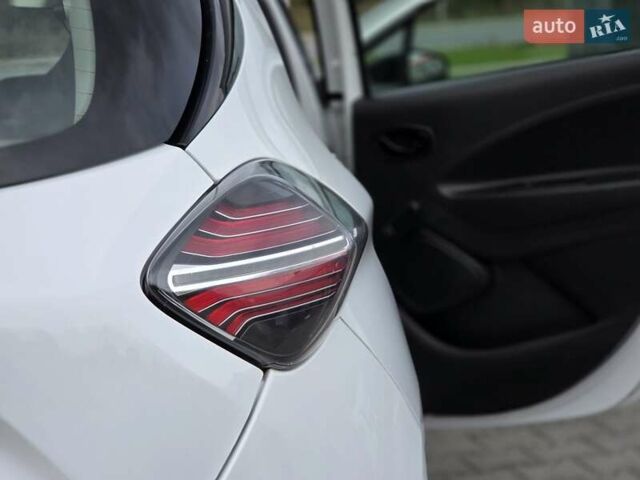 Белый Рено Зое, объемом двигателя 0 л и пробегом 151 тыс. км за 11000 $, фото 8 на Automoto.ua
