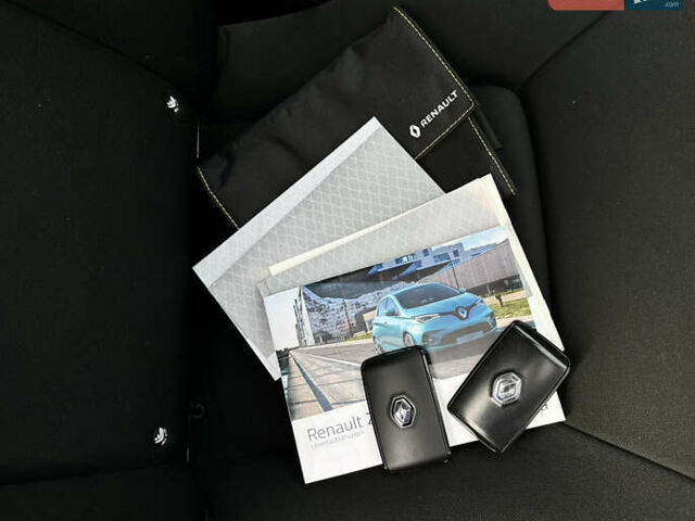 Белый Рено Зое, объемом двигателя 0 л и пробегом 106 тыс. км за 11300 $, фото 47 на Automoto.ua