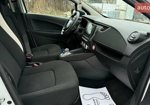 Белый Рено Зое, объемом двигателя 0 л и пробегом 85 тыс. км за 9989 $, фото 11 на Automoto.ua