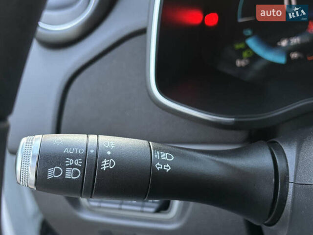 Белый Рено Зое, объемом двигателя 0 л и пробегом 29 тыс. км за 11999 $, фото 12 на Automoto.ua