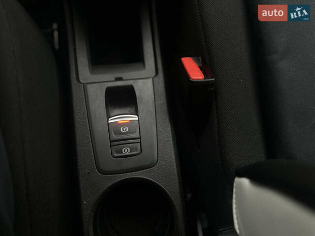 Белый Рено Зое, объемом двигателя 0 л и пробегом 43 тыс. км за 8800 $, фото 13 на Automoto.ua