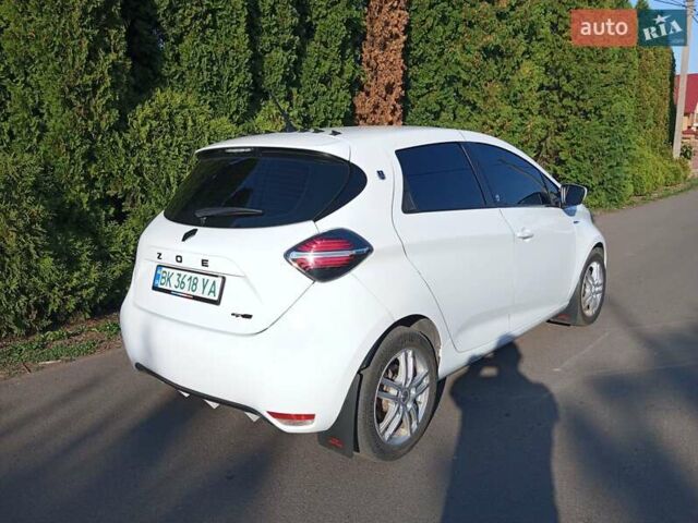 Белый Рено Зое, объемом двигателя 0 л и пробегом 58 тыс. км за 12300 $, фото 2 на Automoto.ua