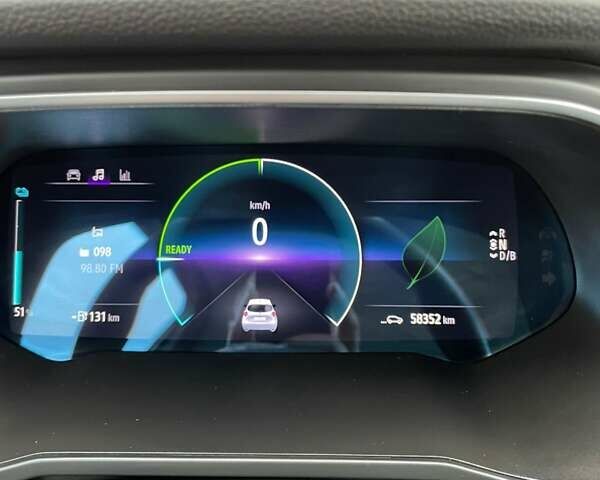 Белый Рено Зое, объемом двигателя 0 л и пробегом 58 тыс. км за 11996 $, фото 30 на Automoto.ua