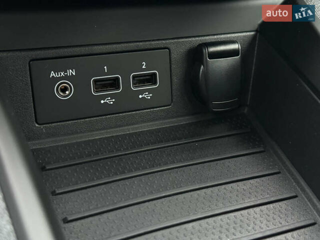 Белый Рено Зое, объемом двигателя 0 л и пробегом 52 тыс. км за 12999 $, фото 37 на Automoto.ua