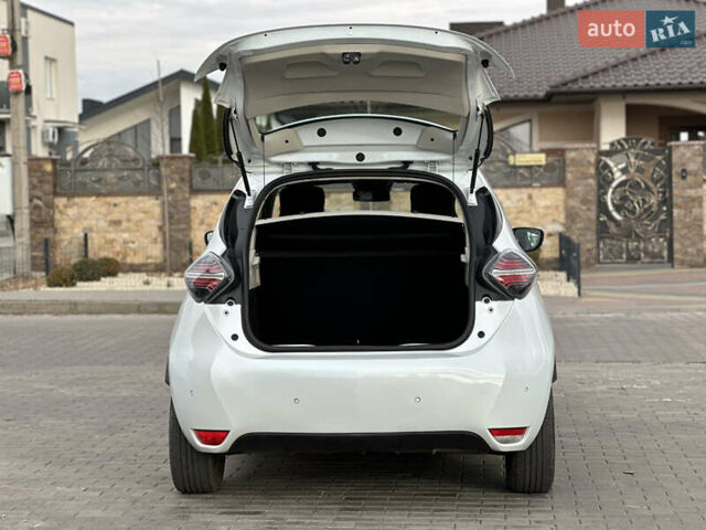 Белый Рено Зое, объемом двигателя 0 л и пробегом 106 тыс. км за 11400 $, фото 22 на Automoto.ua