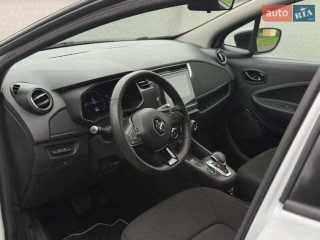 Белый Рено Зое, объемом двигателя 0 л и пробегом 80 тыс. км за 12450 $, фото 16 на Automoto.ua