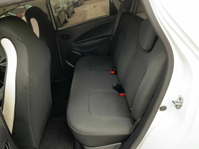 Белый Рено Зое, объемом двигателя 0 л и пробегом 124 тыс. км за 11955 $, фото 12 на Automoto.ua