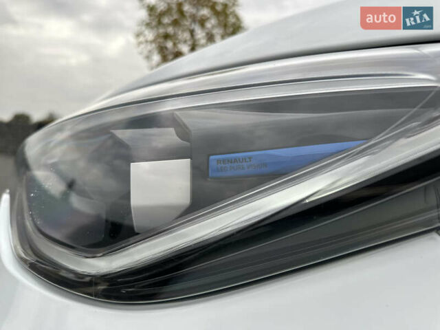 Рено Зое 2021 в Мукачеве на Automoto.ua Белый Рено Зое, объемом двигателя 0 л и пробегом 81 тыс. км за 11999 $, фото 66 на Automoto.ua
