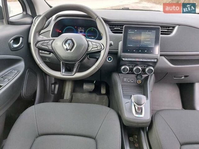 Белый Рено Зое, объемом двигателя 0 л и пробегом 73 тыс. км за 11100 $, фото 8 на Automoto.ua