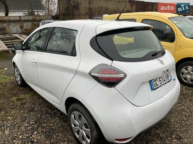 Белый Рено Зое, объемом двигателя 0 л и пробегом 70 тыс. км за 10999 $, фото 4 на Automoto.ua