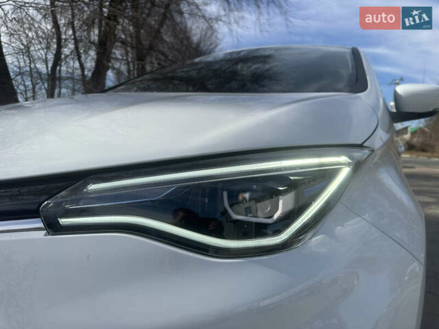 Белый Рено Зое, объемом двигателя 0 л и пробегом 25 тыс. км за 12300 $, фото 28 на Automoto.ua